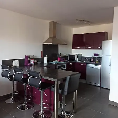 In Downtown Porto-vecchio, 5-minute Walk Apartment